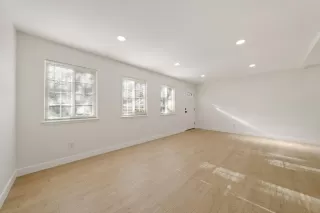 Photo #6: 226042050 Listing