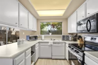 Photo #2: 226042052 Listing