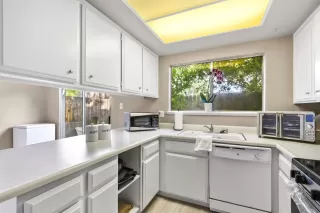 Photo #3: 226042052 Listing