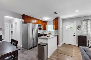 Photo #1: 226042055 Listing