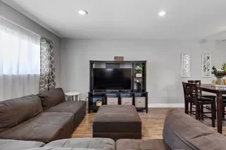 Photo #2: 226042055 Listing