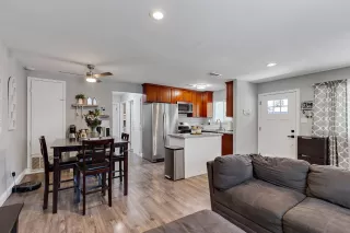 Photo #4: 226042055 Listing