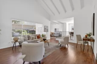 Photo #6: 226042315 Listing