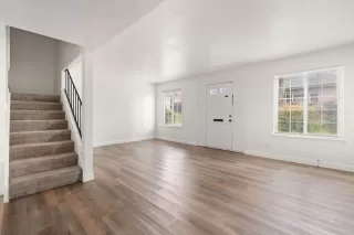 Photo #3: 226042376 Listing