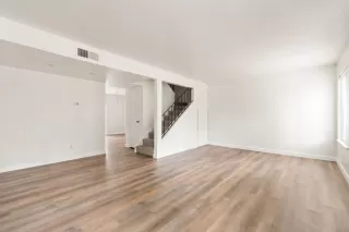 Photo #4: 226042376 Listing