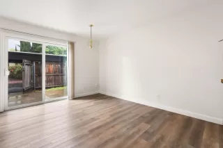 Photo #5: 226042376 Listing