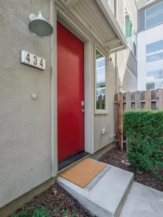 Photo #2: 226043036 Listing