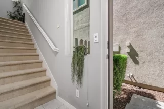 Photo #3: 226043036 Listing