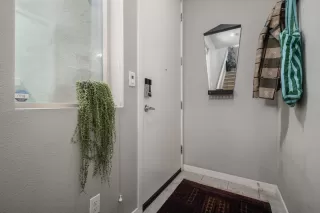 Photo #4: 226043036 Listing