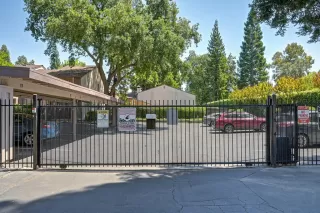 Photo #2: 226043053 Listing 