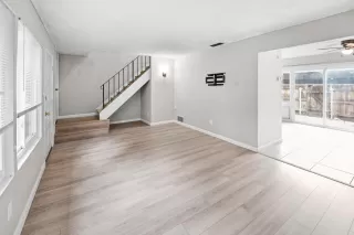 Photo #3: 226043569 Listing