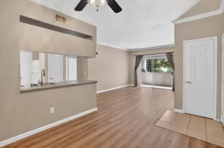 Photo #2: 226045598 Listing 