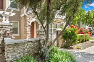 Photo #2: 226047131 Listing 