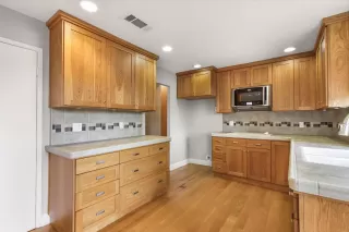 Photo #2: 226047436 Listing 