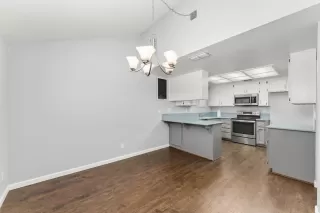 Photo #2: 226048476 Listing 