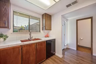 Photo #6: 226048742 Listing 