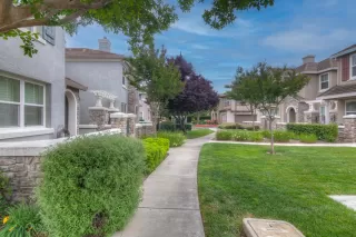 Photo #3: 226048925 Listing 