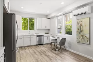 Photo #4: 226049107 Listing