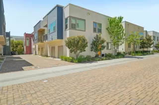 Photo #1: 226049555 Listing 