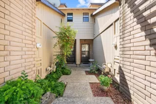 Photo #1: 226050404 Listing 