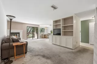 Photo #3: 226050404 Listing 