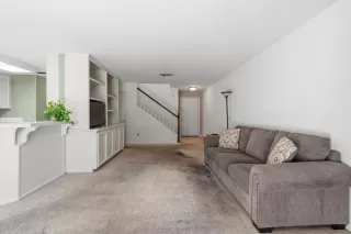 Photo #4: 226050404 Listing 