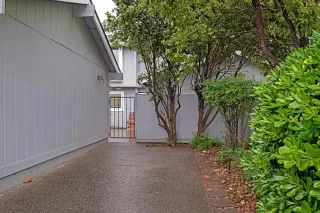 Photo #2: 226050433 Listing 