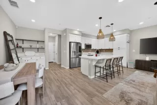 Photo #4: 226050925 Listing 