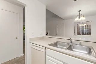 Photo #4: 226050948 Listing 