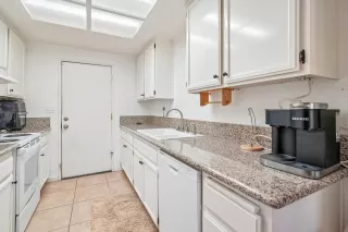 Photo #6: 226051460 Listing