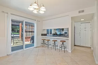 Photo #5: 226051817 Listing 