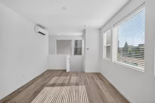 Photo #6: 226052943 Listing 