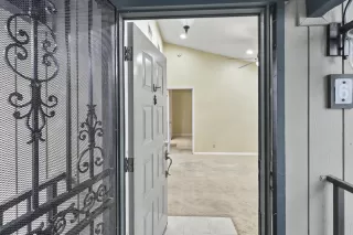 Photo #2: 226053373 Listing 