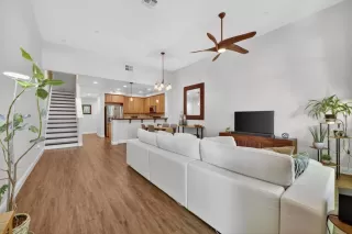 Photo #6: 226053858 Listing 