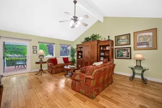 Photo #3: 226053874 Listing