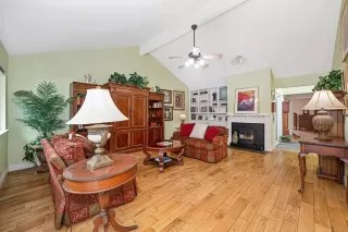 Photo #4: 226053874 Listing