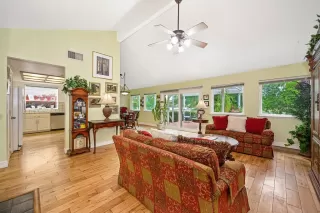 Photo #6: 226053874 Listing