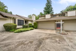 Photo #1: 226056377 Listing 
