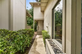 Photo #3: 226056377 Listing 