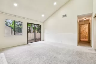 Photo #2: 226056498 Listing 