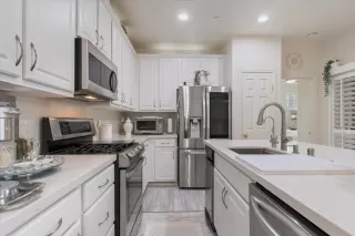 Photo #3: 226056647 Listing 