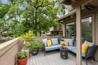 Photo #2: 226057255 Listing