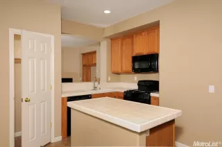 Photo #6: 226057876 Listing 