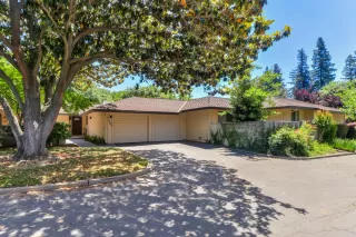 Browse active condo listings in CAMPUS COMMONS
