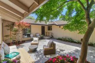 Photo #2: 226059297 Listing
