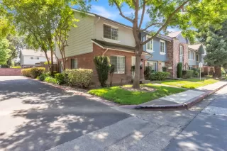 Photo #2: 226059438 Listing