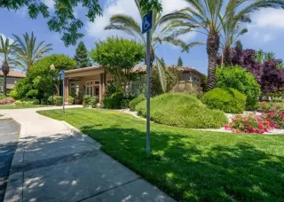 Photo #2: 226059528 Listing 