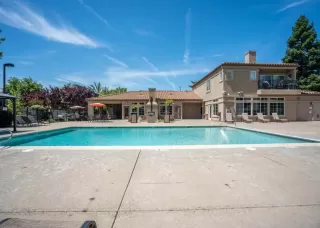 Photo #4: 226059528 Listing 