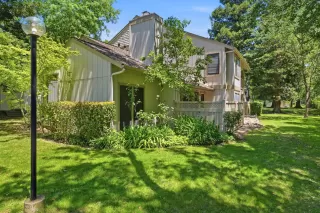 Photo #2: 226059756 Listing