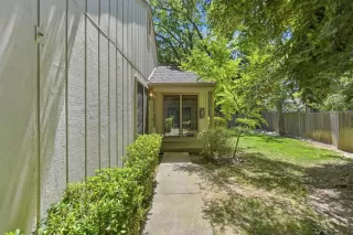 Photo #3: 226059756 Listing